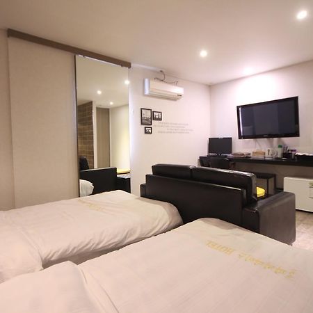 Paradise Hotel Gunsan Bagian luar foto