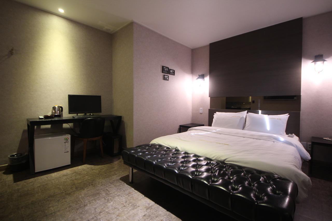Paradise Hotel Gunsan Bagian luar foto