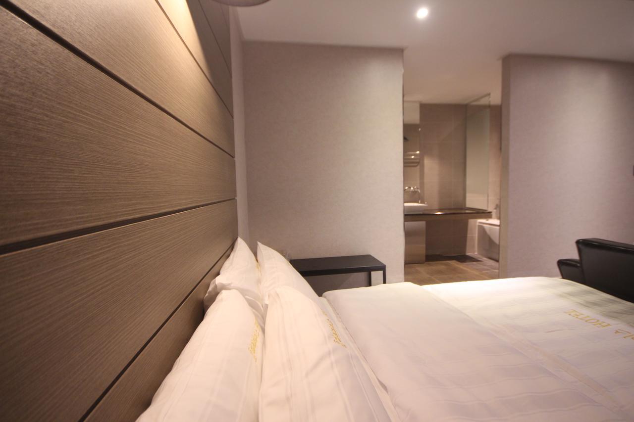 Paradise Hotel Gunsan Bagian luar foto