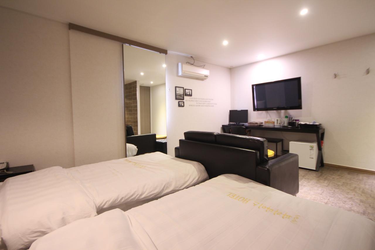 Paradise Hotel Gunsan Bagian luar foto