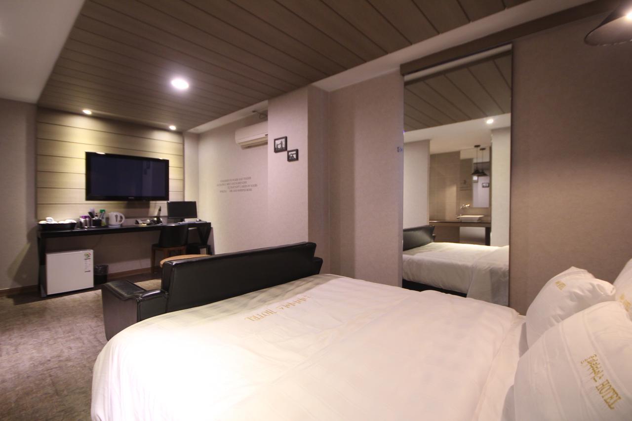 Paradise Hotel Gunsan Bagian luar foto