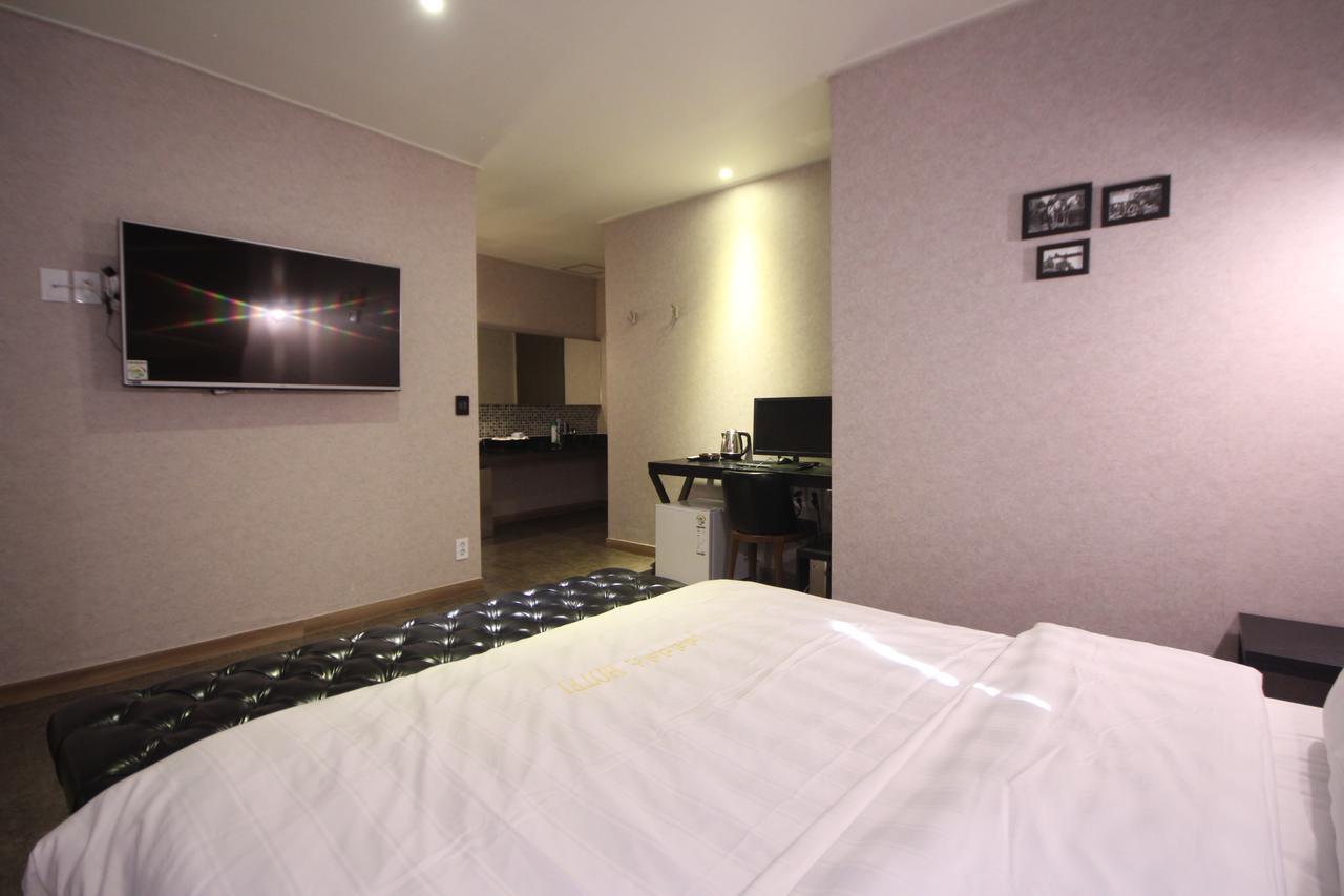 Paradise Hotel Gunsan Bagian luar foto