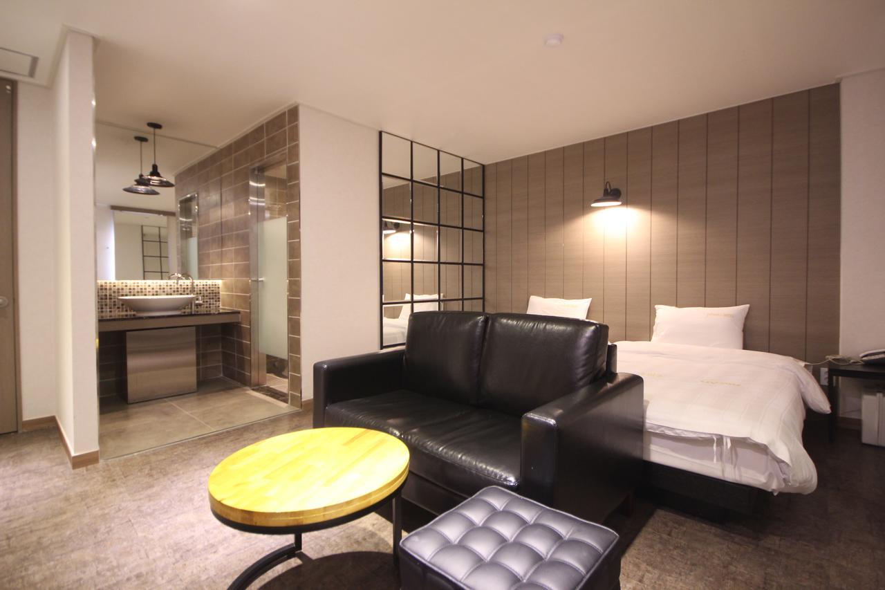 Paradise Hotel Gunsan Bagian luar foto