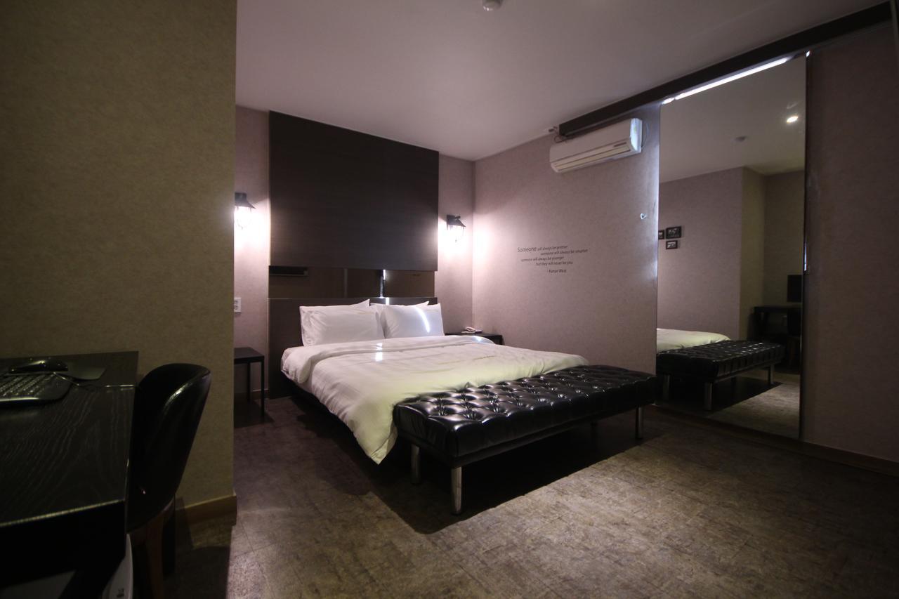 Paradise Hotel Gunsan Bagian luar foto