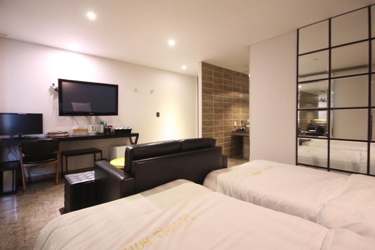 Paradise Hotel Gunsan Bagian luar foto