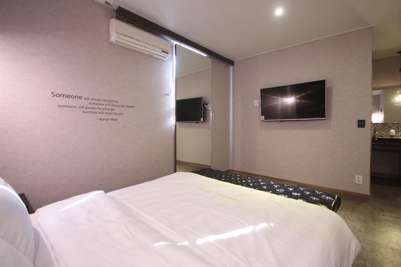 Paradise Hotel Gunsan Bagian luar foto