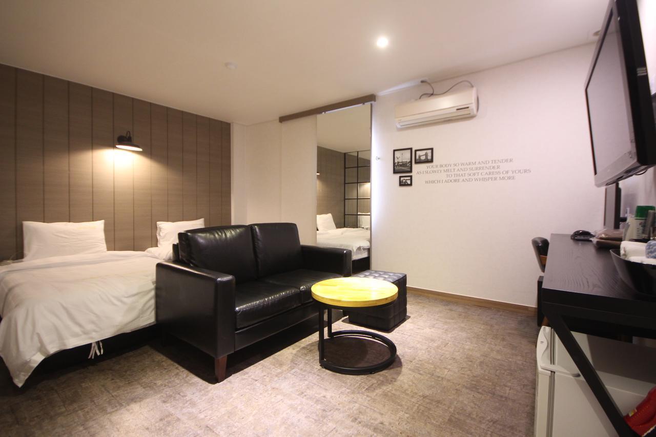 Paradise Hotel Gunsan Bagian luar foto